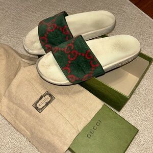 GUCCI women’s size 8 slides velvet